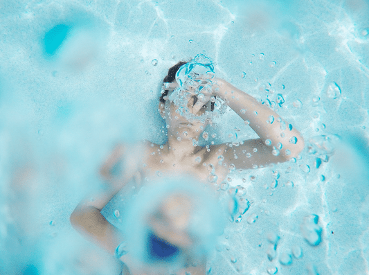 Une piscine qui sent le chlore est une piscine sale